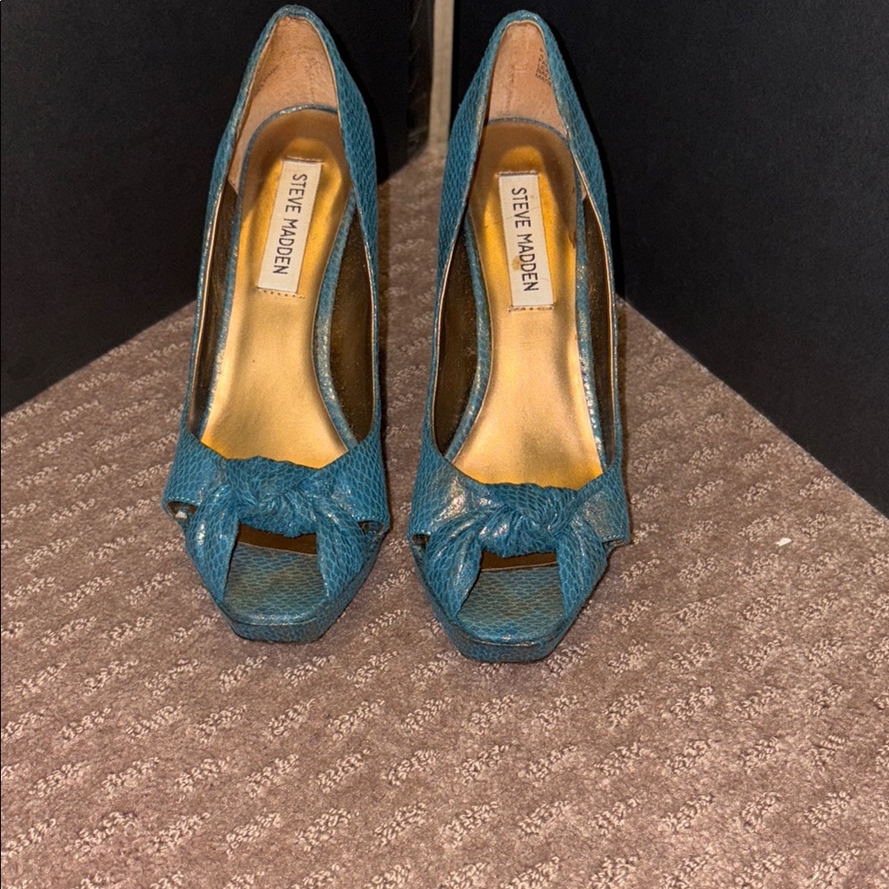 Steve Madden Blue High Heel Peep Toe Shoes
